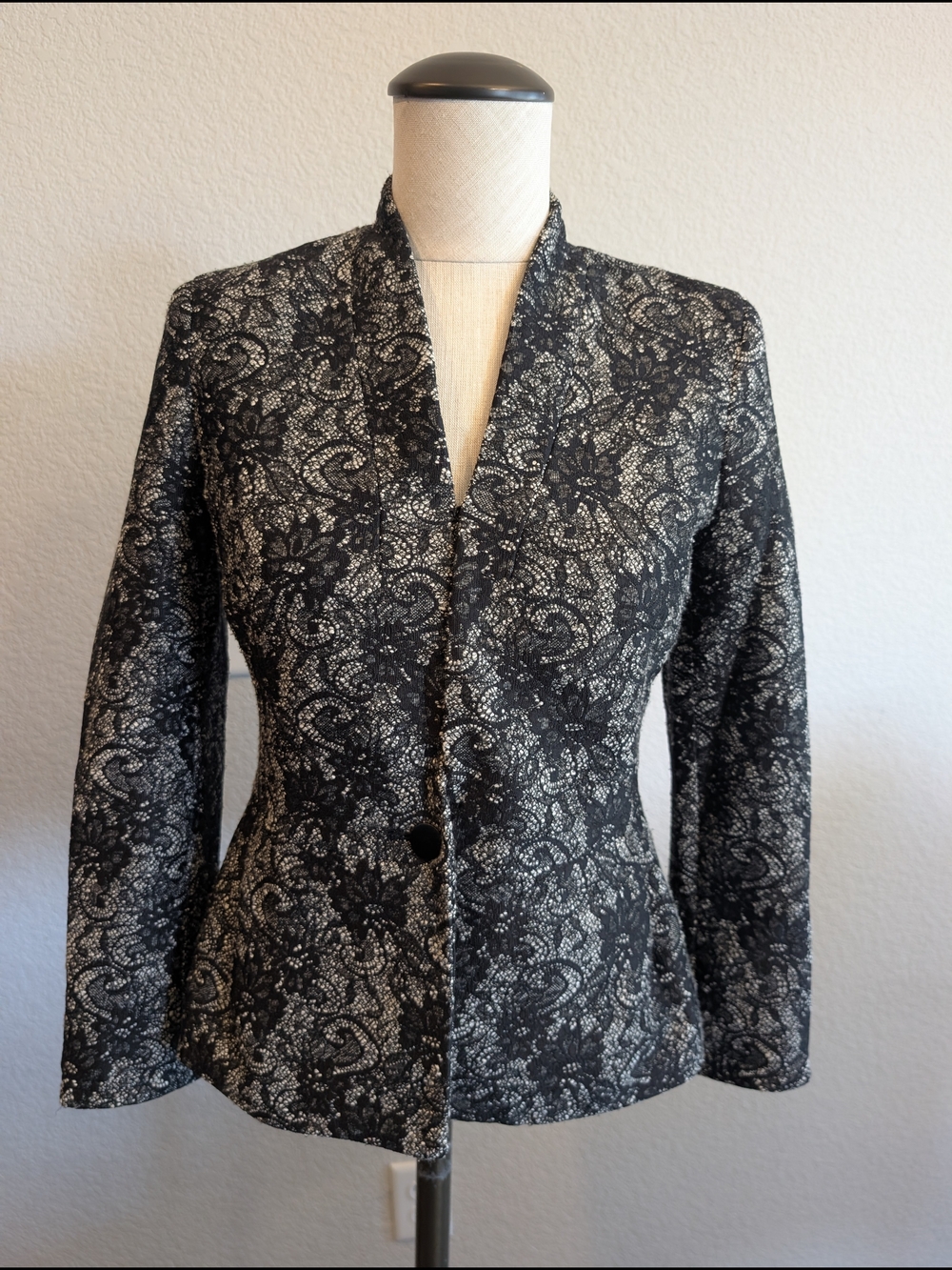 Banana Republic Black & Cream Lace-Pattern Women's Sz 0 Peplum Blazer